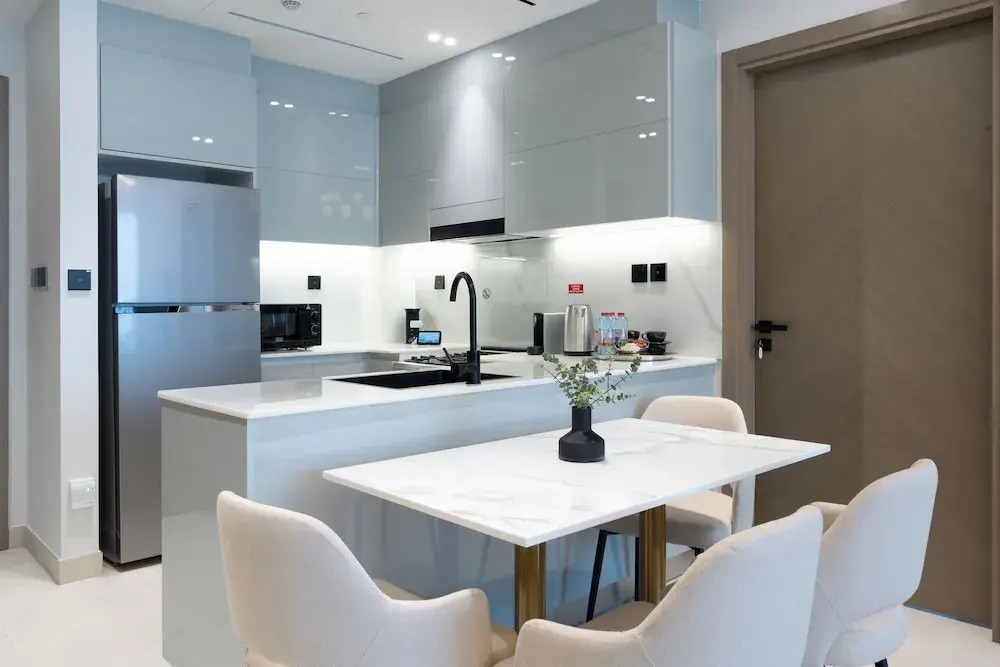 Luxurious 2-BR Oasis Steps Burj Khalifa