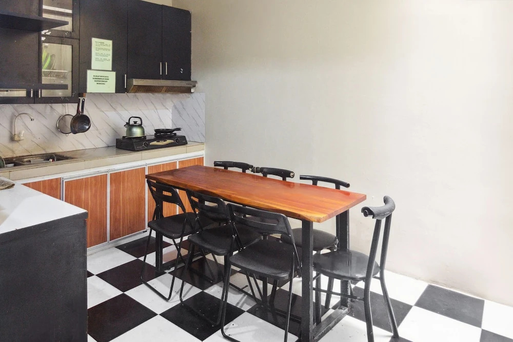 OYO 93500 Rizki Residence TOS Syariah Near PT Bank KB Bukopin Tbk