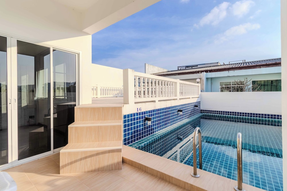 Prime Location  Pool View BBQ V274