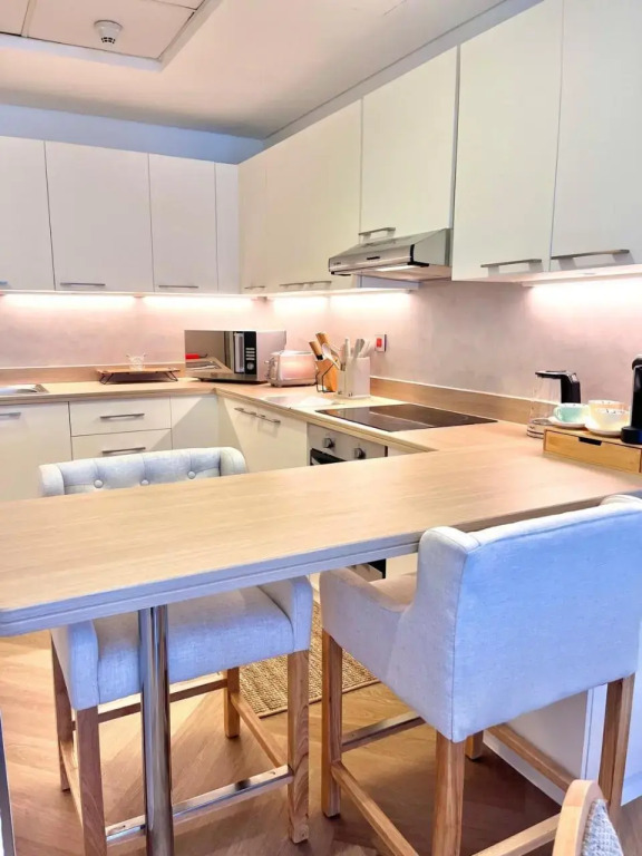 The Smart Concierge - Cayan tower
