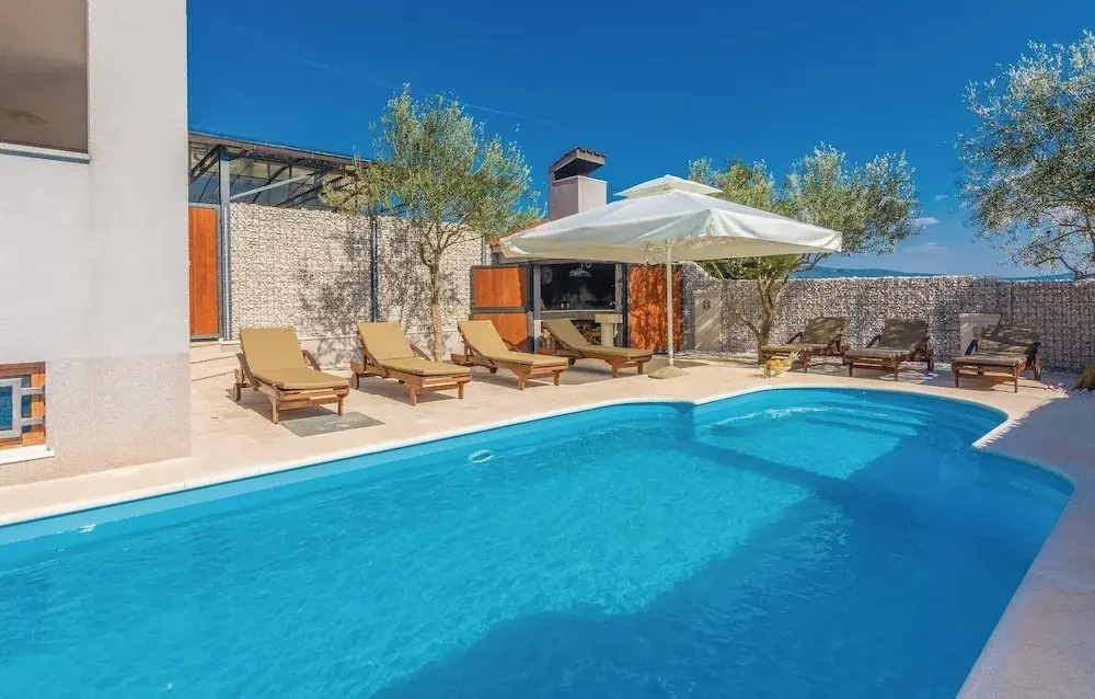 Beautiful Home in Pridraga With Wifi and 8 Bedrooms