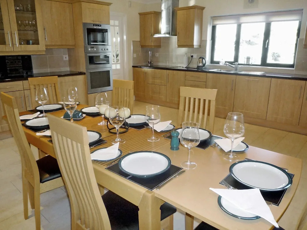Cnocan Na Cuaig Carraroe by Trident Holiday Homes