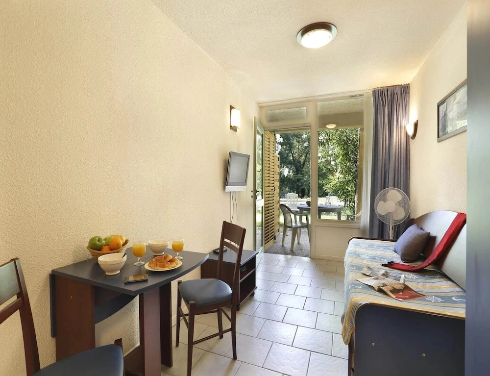 2-person Studio Near Pont Darc