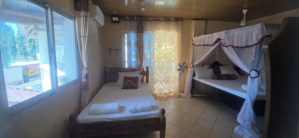 Luxurious 4-bedroom Holiday House With Pool Access in Diani Beach