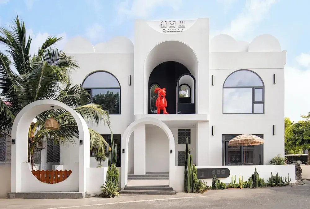 Sanya Qixili Hotel - Free two wheeled electric bike ride around the island
