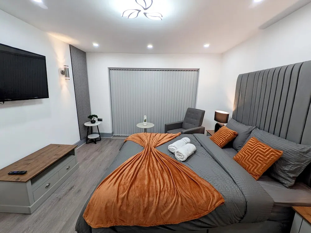 Spacious and Comfortable Modern Rooms
