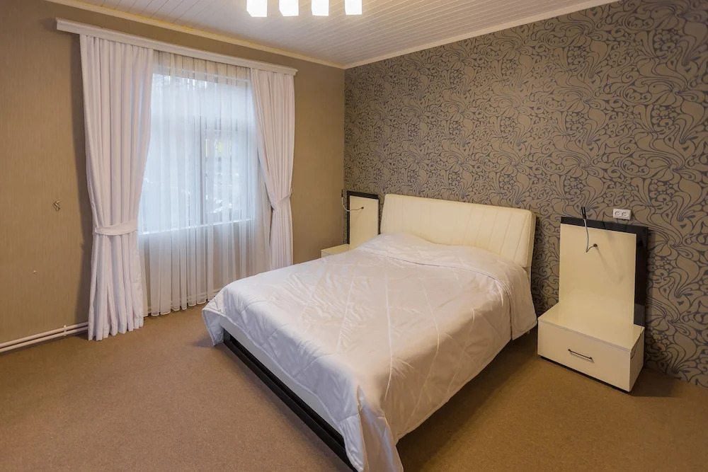 Chateau Qusar Hotel & Restaurant
