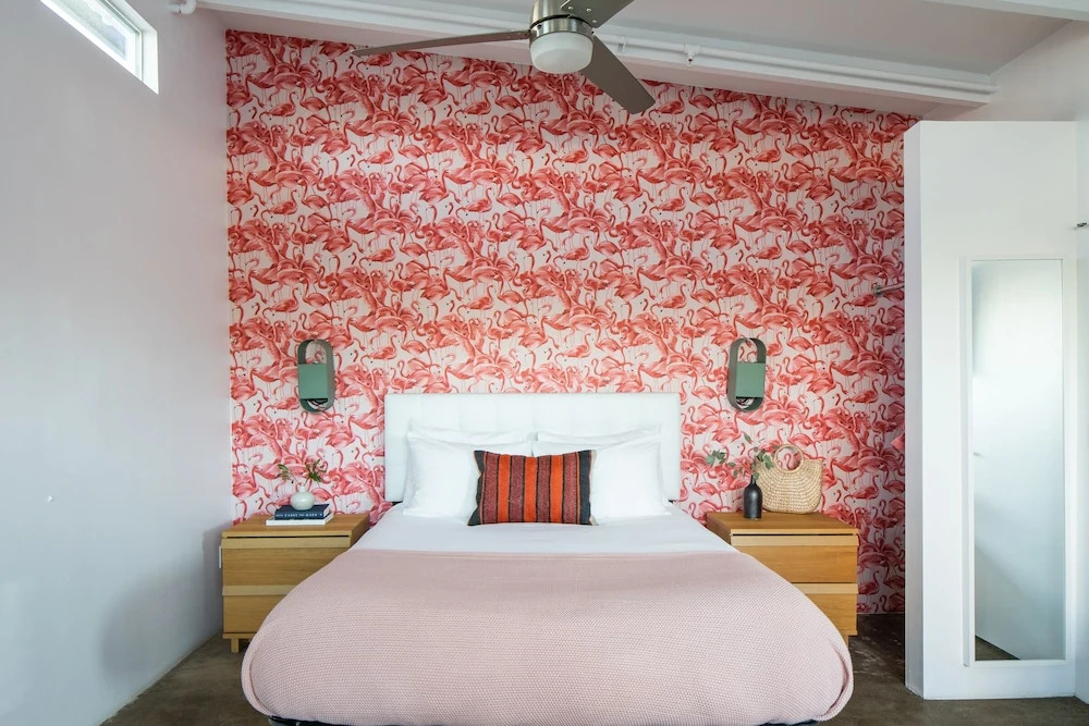The Wesley Suite 1 by Avantstay Retro & Spacious Studio w/ Kitchenette ADA Accessible