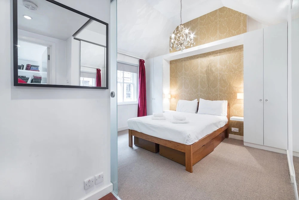 Glamorous Duplex two bed Apartment Minutes Away From Covent Garden Piazza