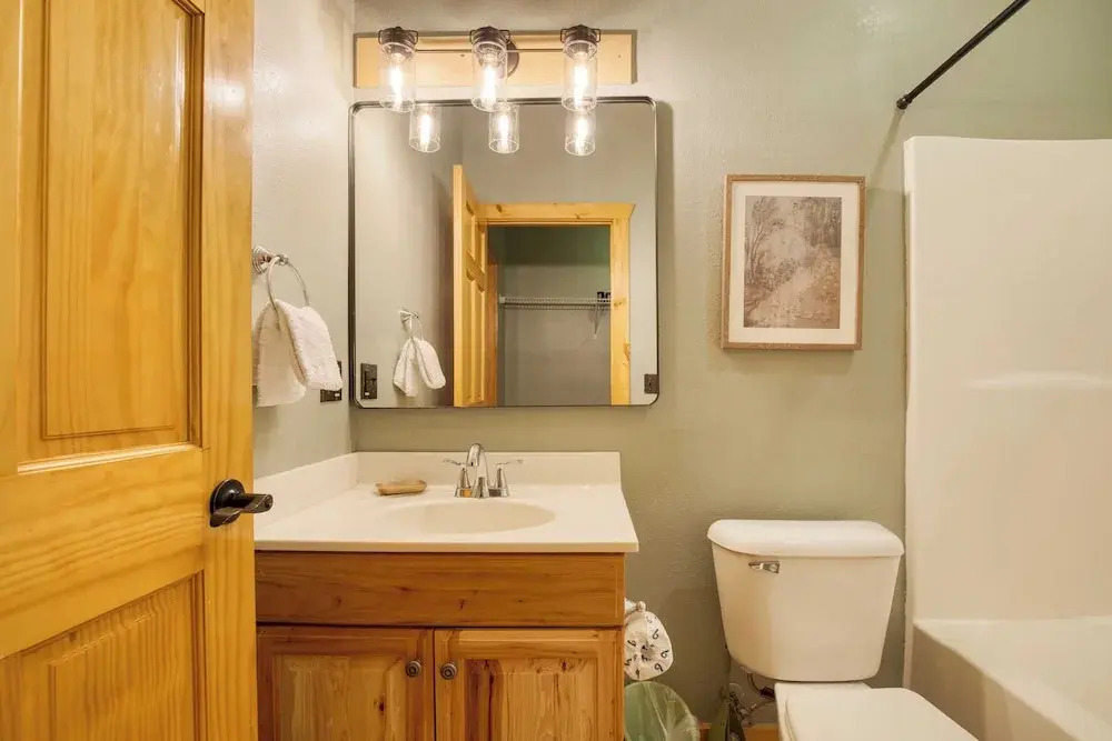 Sleeps 21 Luxury Cabin w/ Panoramic View, Hot Tub, Game Room Pinnacle Chalet