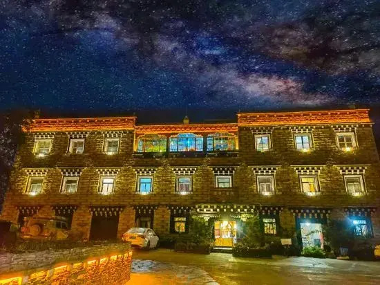 Yading Totem Boutique Inn
