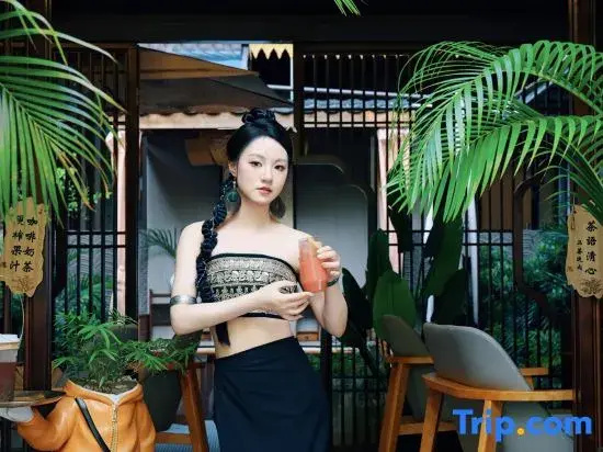 YunGuan Shunde House Resort Hotel  （Jinghong, West Shuangjing Starlight Night Market Shop)