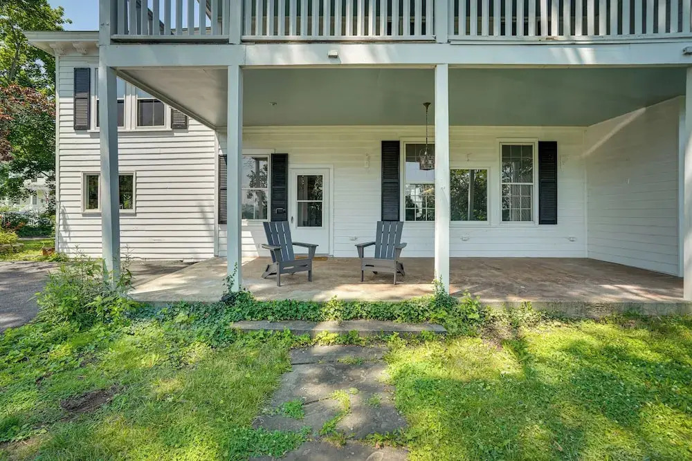 Coxsackie Home w/ River Views: Walk to The Wire!