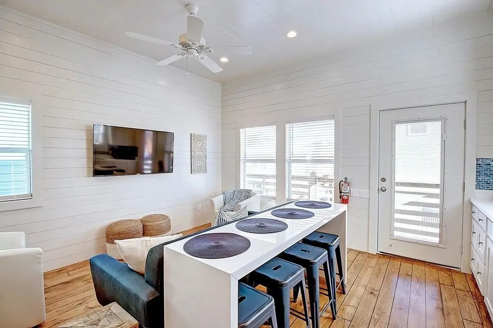 Brock's 2 Bedroom Bungalow by Redawning