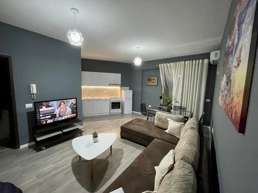 CENTER RESIDENCE