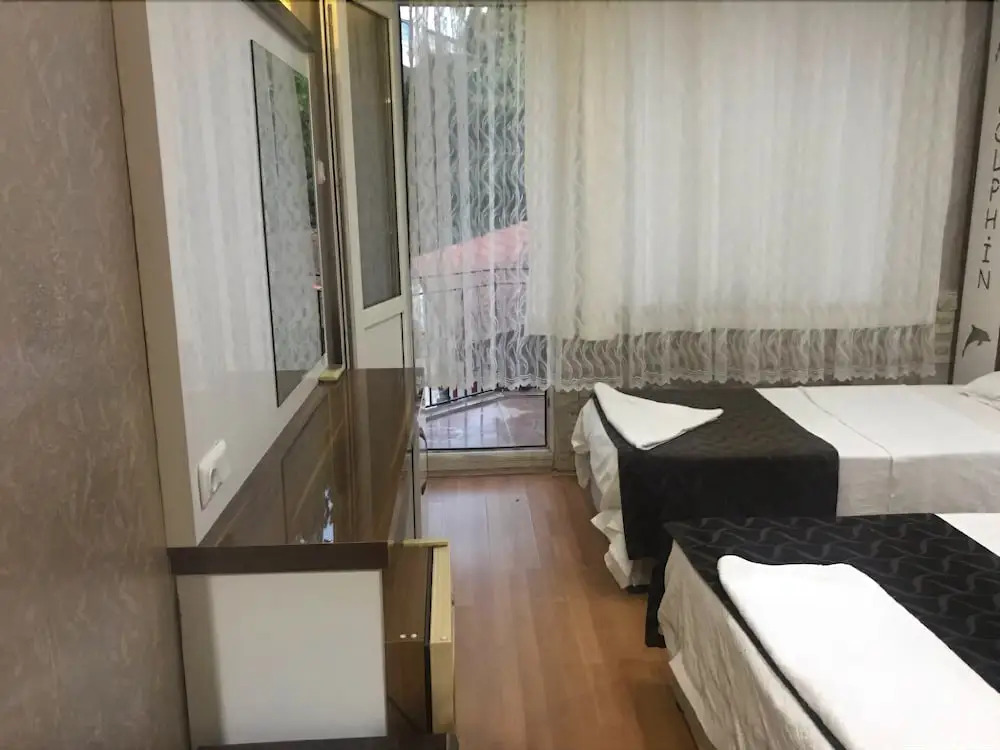 Dolphin Yunus Hotel