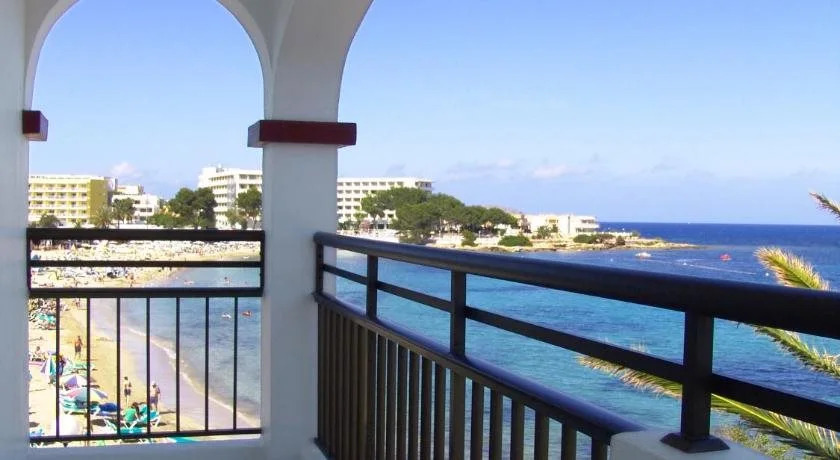 Apartamentos Playa Es Cana