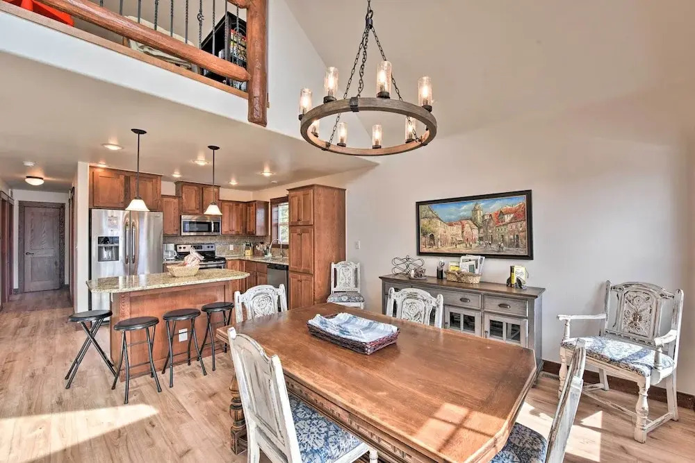 Gorgeous Twin Lakes Home w/ Deck Overlooking Mtns!