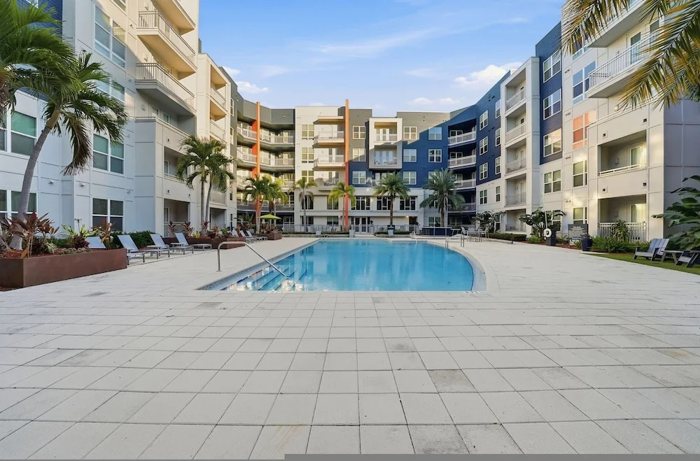 Modern 2BR w Pool Pet-friendly Unit 19