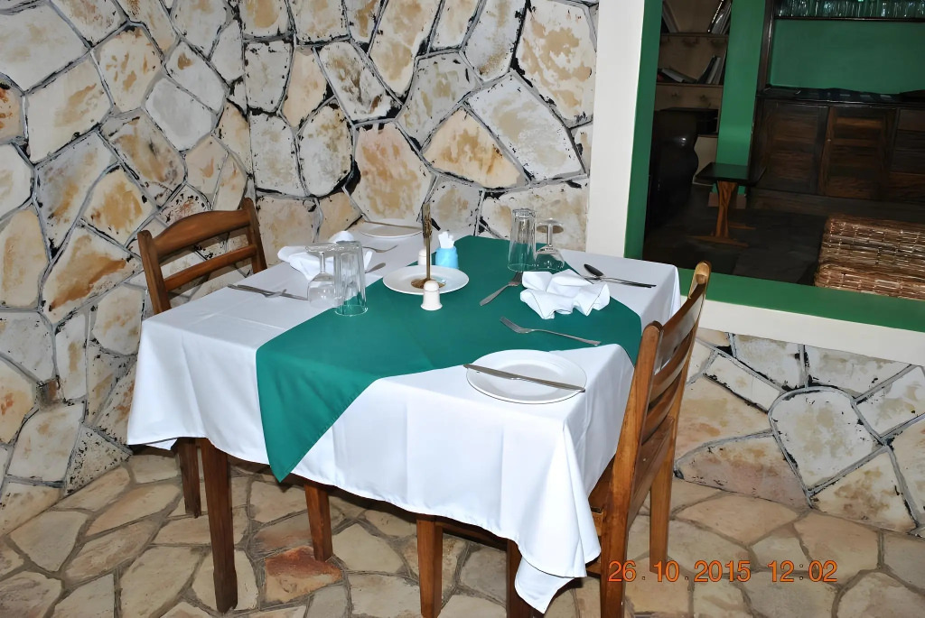 Little Woods Inn