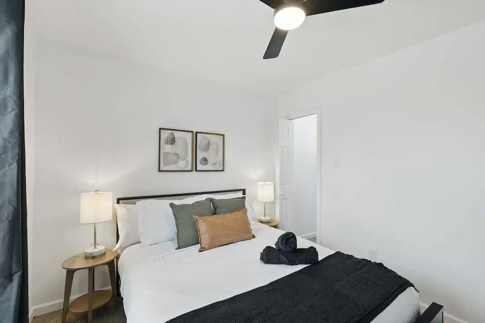 Modern 2BR Unit 3 With Hot Tub