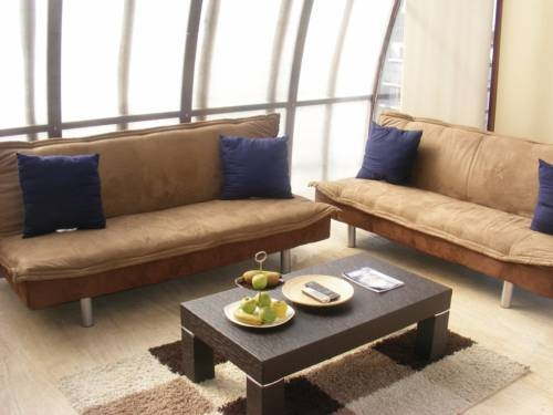 10 Suites Hotel