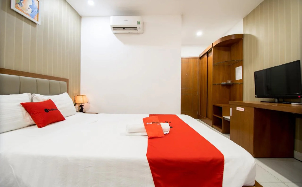 RedDoorz Plus @ Trung Son Residence