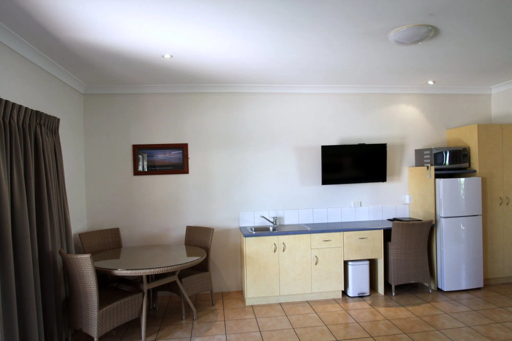 Midlander Motor Inn