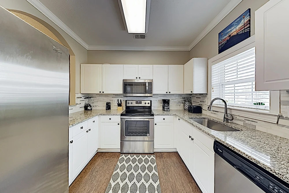 New Listing! Golfers Haven W/ Pool, Beach Shuttle 2 Bedroom Condo