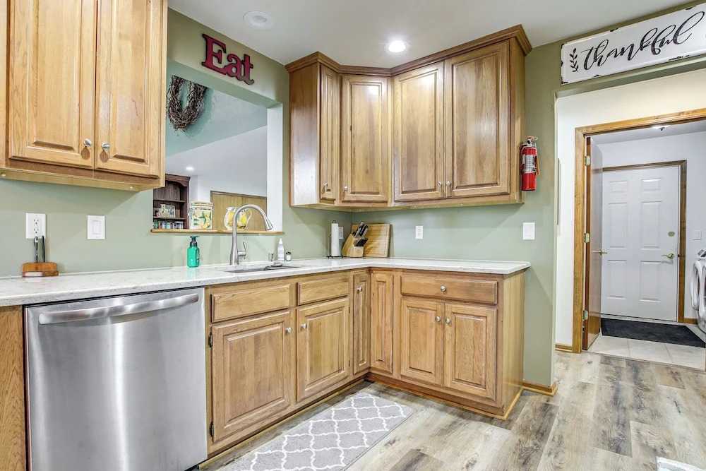 Door County Townhome: Pool Access, 1 Mi to Beach!