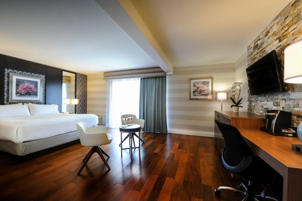 Holiday Inn Niagara Falls-By the Falls by IHG