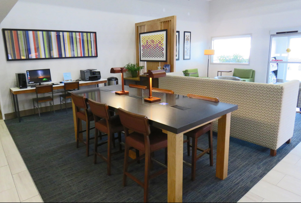 Holiday Inn Express Hotels & Suites Burlington by IHG