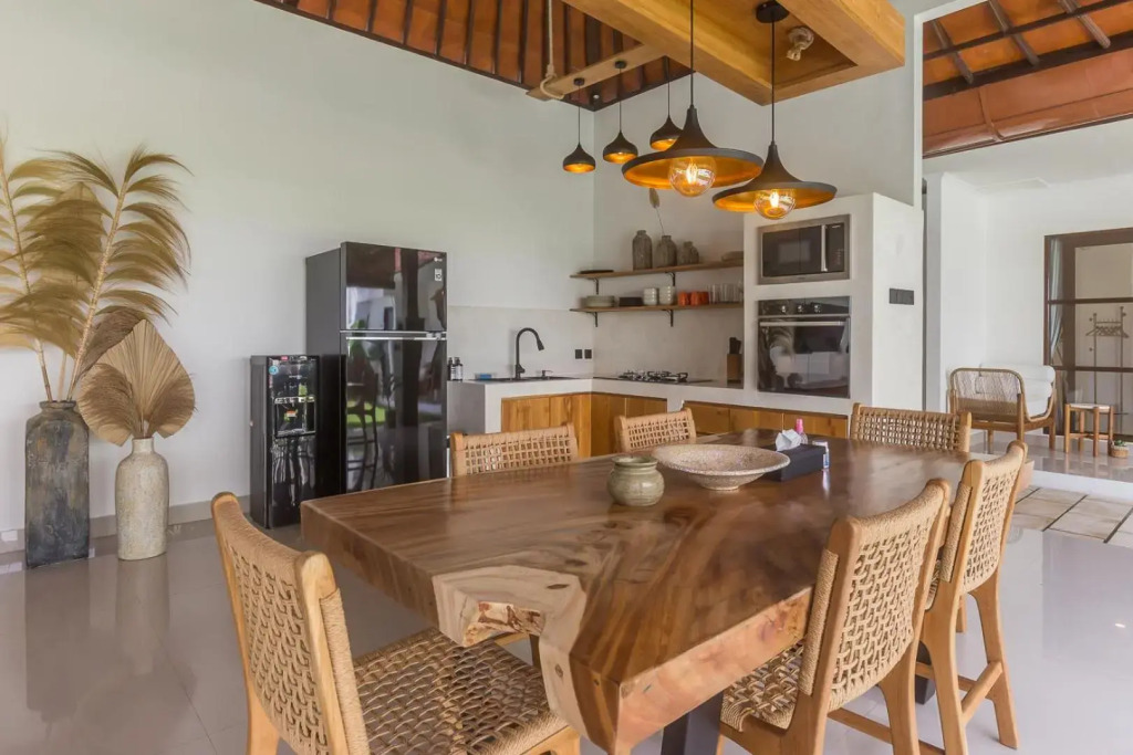 Charming 3 Bedrooms Villa Beach Walking Distance