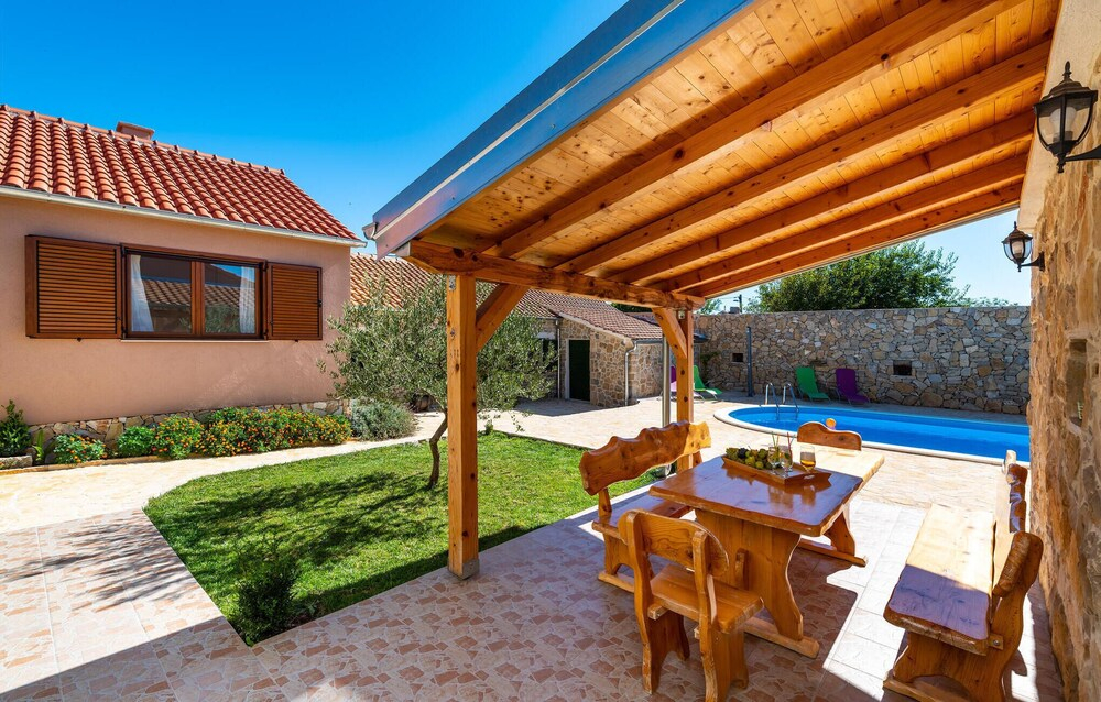 Amazing Home in Benkovac With 4 Bedrooms, Wifi and Outdoor Swimming Pool