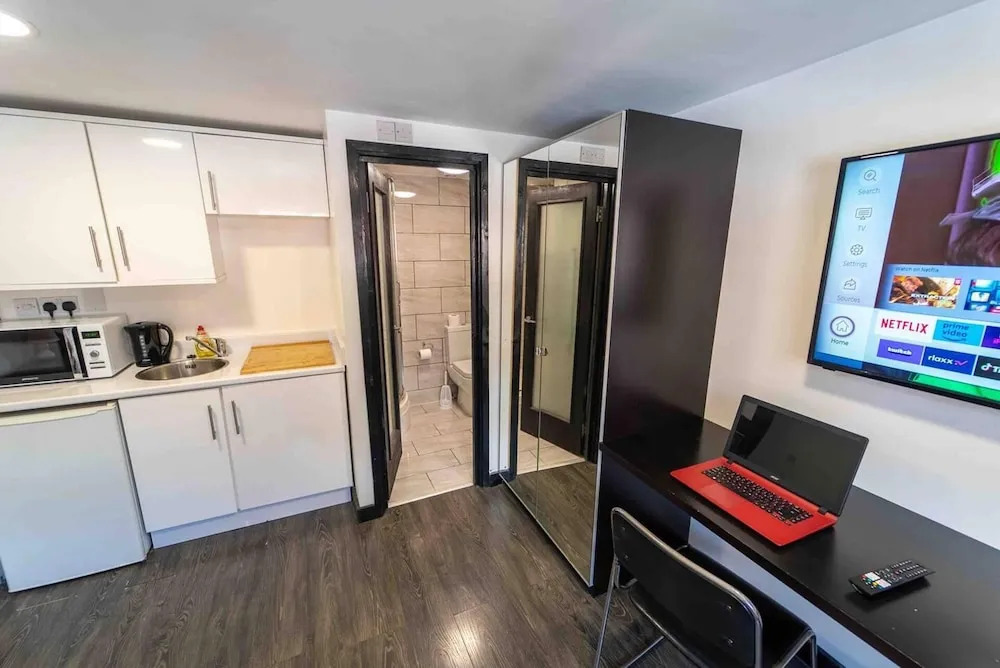 Modern Studio Available Close to the City