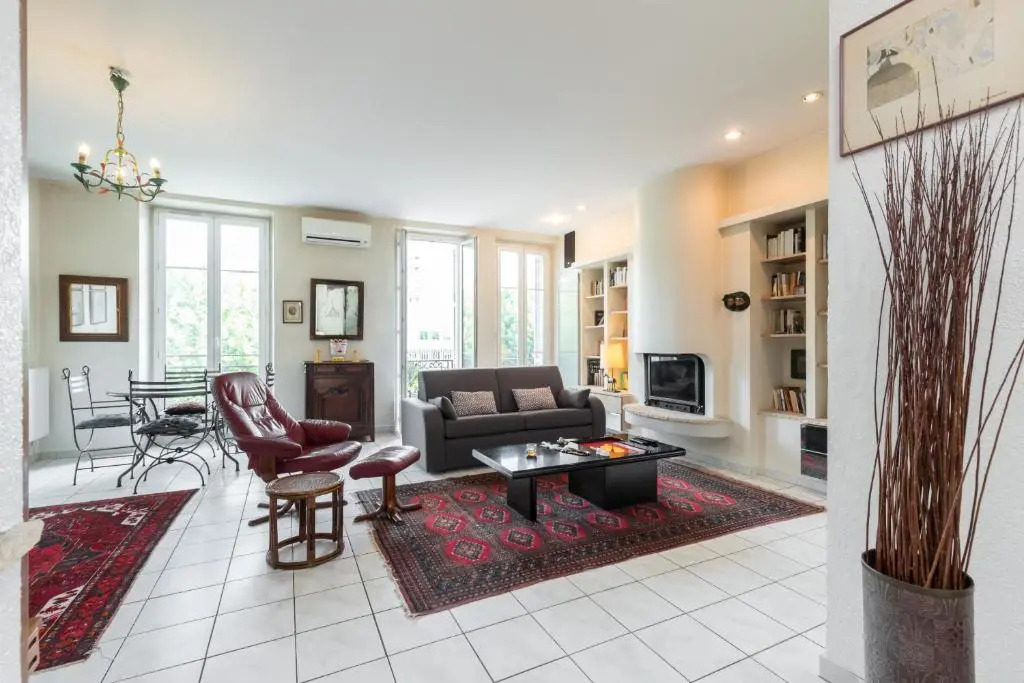 Large 2 Bdrs Downtown - 6 pax & AC