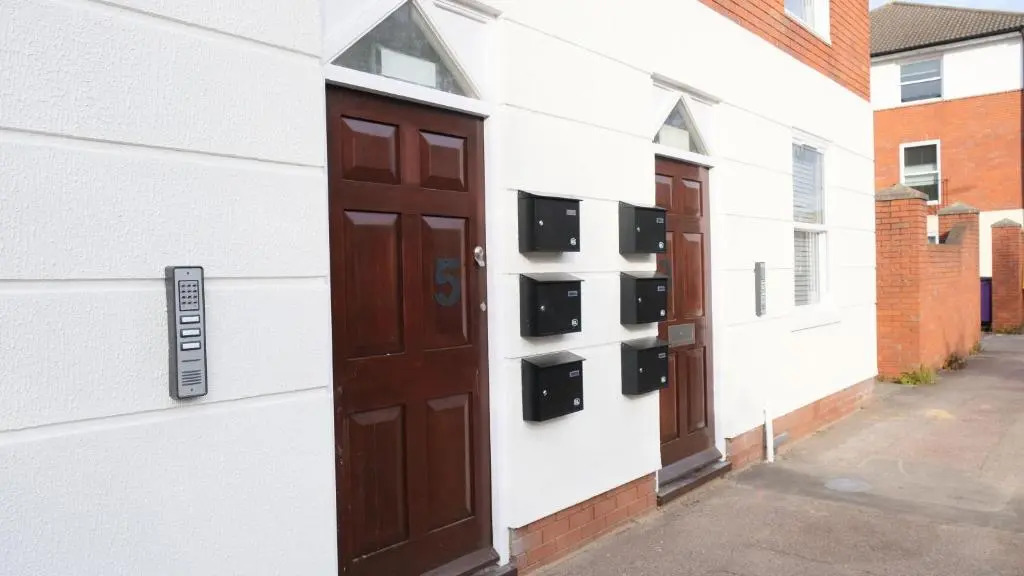 Contractors&Leisure - Bedford Hospital & City Centre inc Private Parking