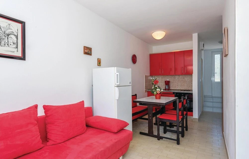 Beautiful Home in Rogoznica With Wifi and 2 Bedrooms