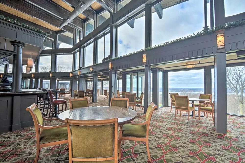 Cozy Bellaire Condo w/ Balcony - 3 Mi to Skiing