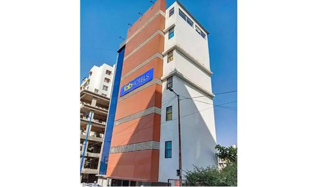 Fabhotel Aakiyo
