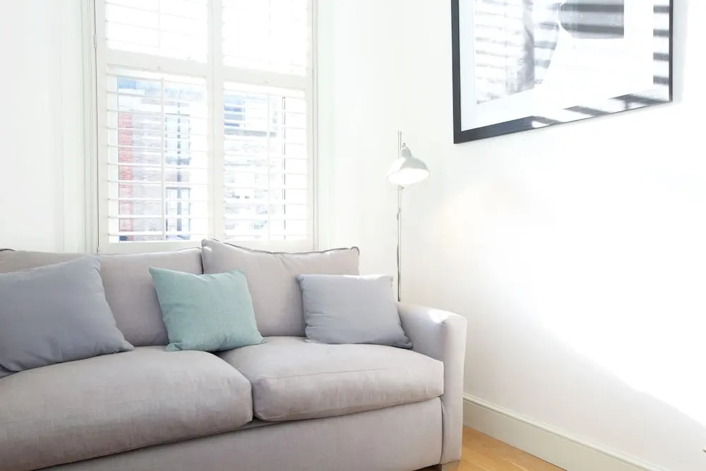 JOIVY English Retro 2BR Apt Near Battersea Park