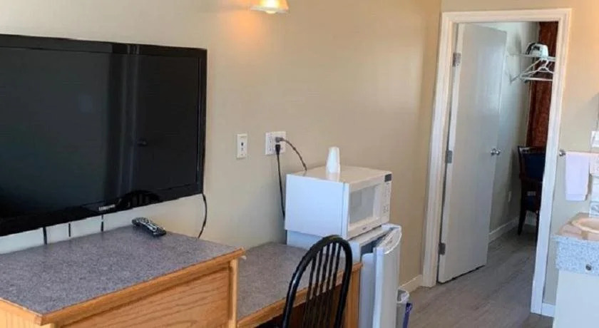Red Deer Inn & Suites