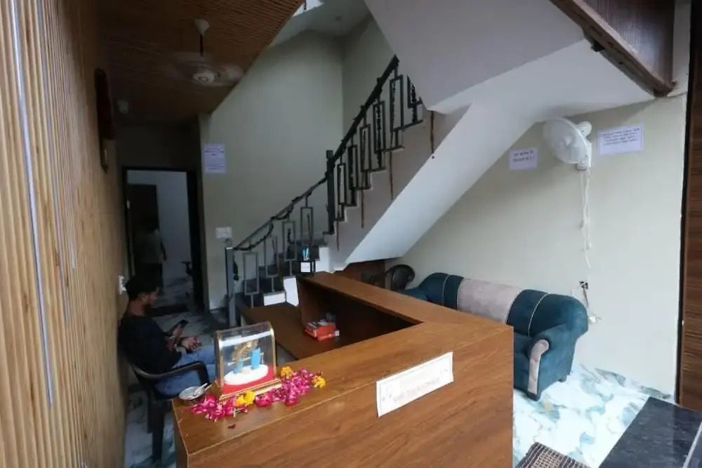 Hotel Shri Balaji Dham, Family Room Near Mathura Railway Station