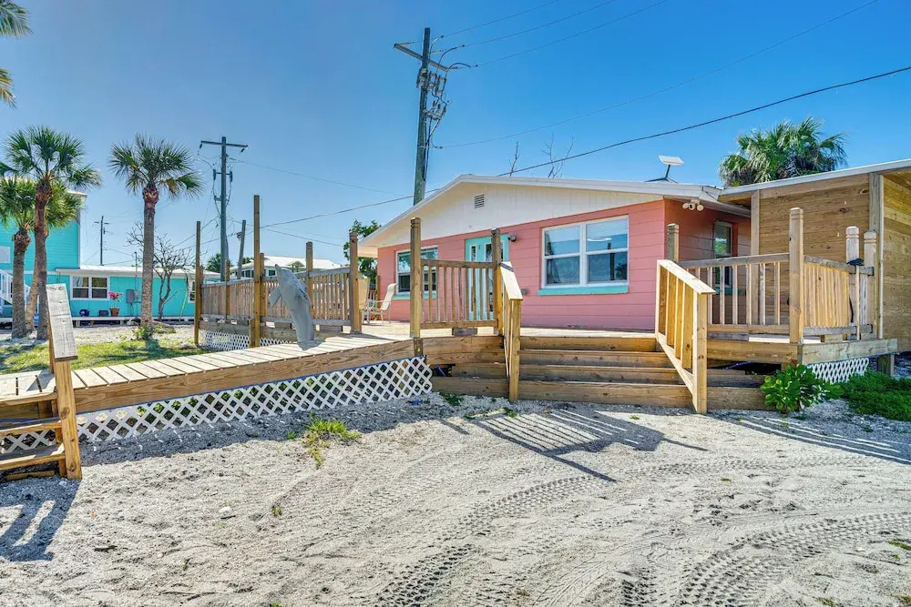 Little Gasparilla Home: Walk to Beaches