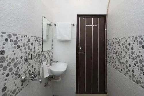 Hotel Alpine by OYO Rooms