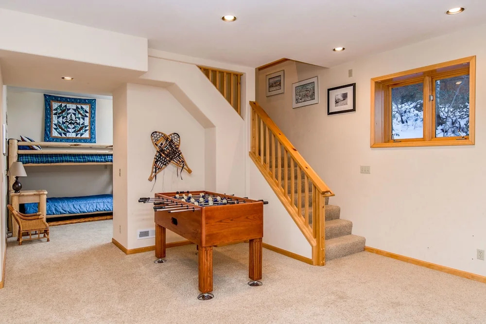 Charming Tahoe Donner Chalet by RedAwning