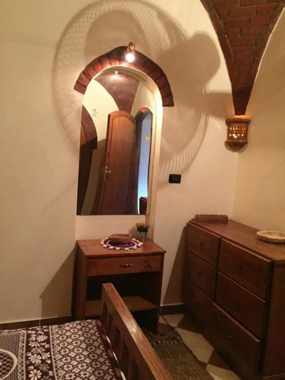 Shahhat View House, Charming Private Villa in Luxor West Bank with Habu Temple Views, for up to 6 guests