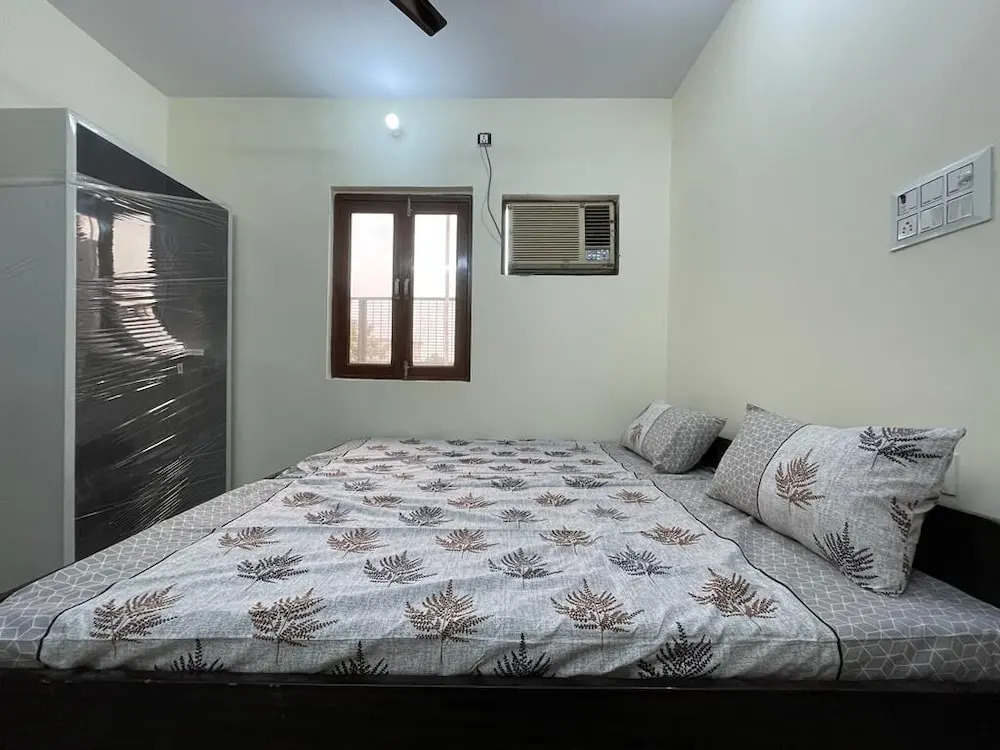 Roomshala 125 Hotel Maharaja