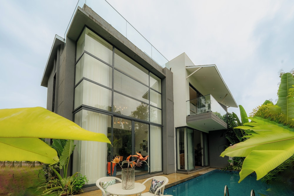 ELIVAAS Purosol 3BHK Pool Villa