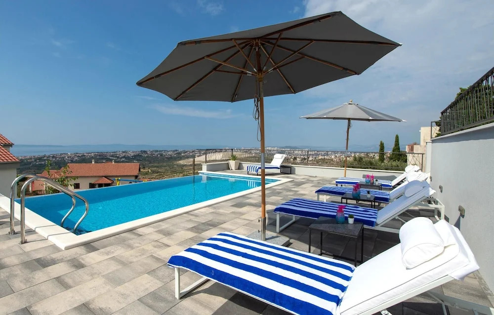 Amazing Home In Kucine